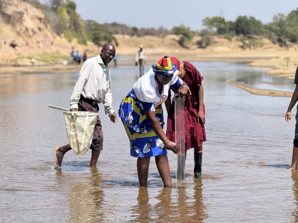 A trainee in Zimbabwe practices a water measurement method. Photo: Nkateko Langa/ IWMI
